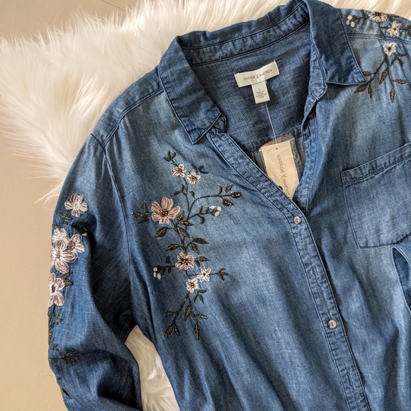 Vintage America Embroidered Chambray Top NWT - Picture 3 of 7
